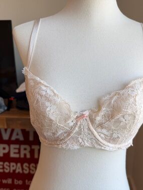 Victoria's Secret Lace Demi Bra in Light Pink and Cream